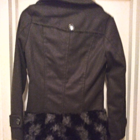 Yoki Coat - Picture 3 of 4